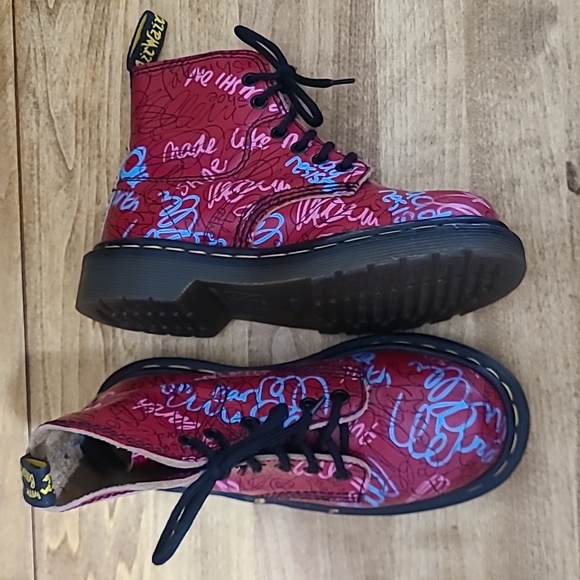 Vintage Dr Martens Made in England Graffiti Red Leather Boots Sz UK 1 US 3 - Picture 5 of 9